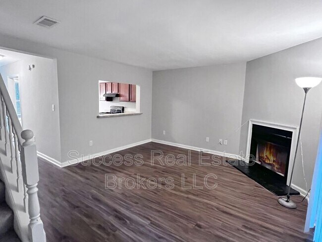 Building Photo - 1570 Oakpointe Drive