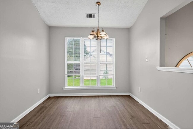 Foto del edificio - 5470 Twin Lakes Dr