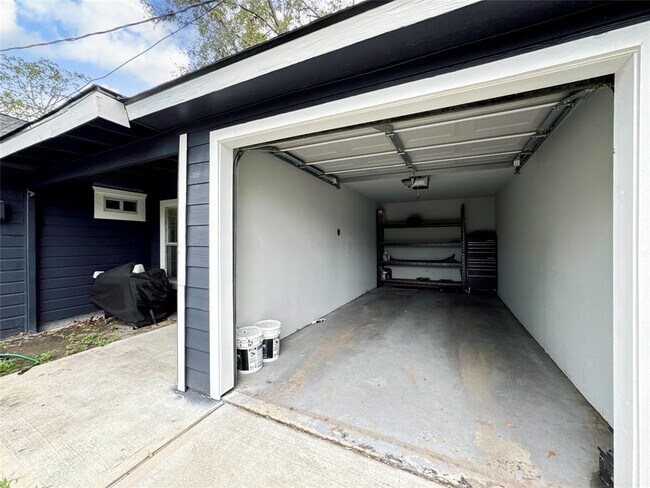 Building Photo - 2902 Elser St