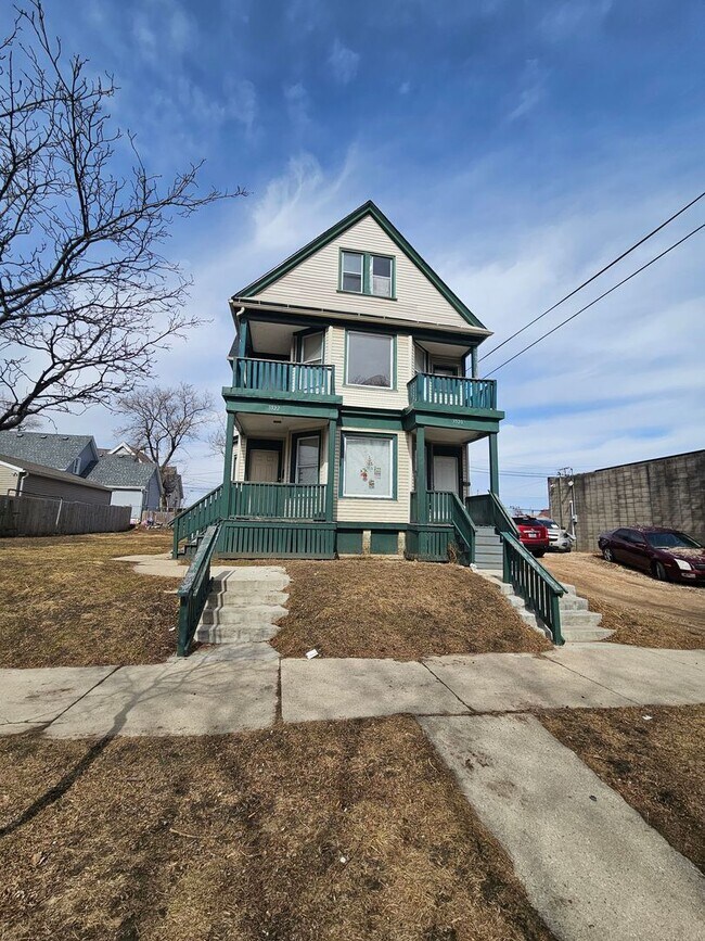 Building Photo - 3520-3522-3522 W Mt Vernon Ave