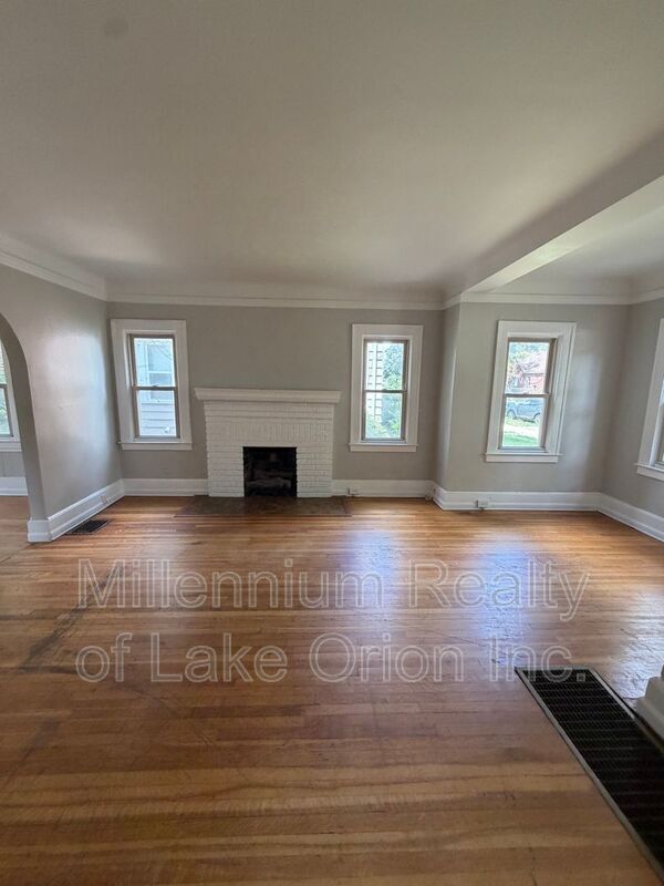 Building Photo - 49 Neome Dr