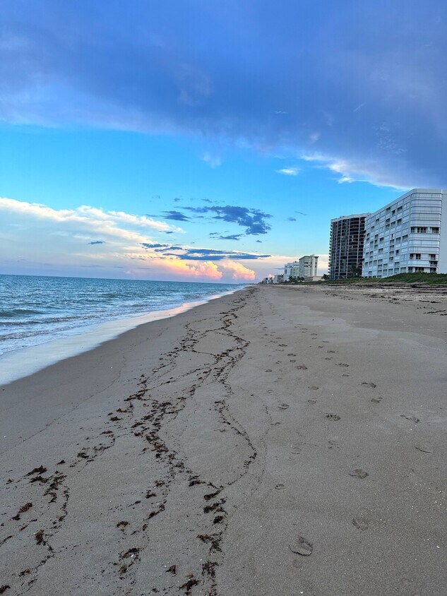 Primary Photo - 9500 S Ocean Dr