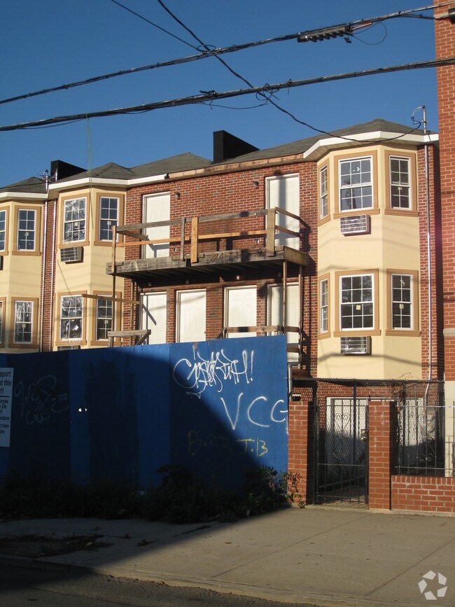 Building Photo - 402-422 Shepherd Ave