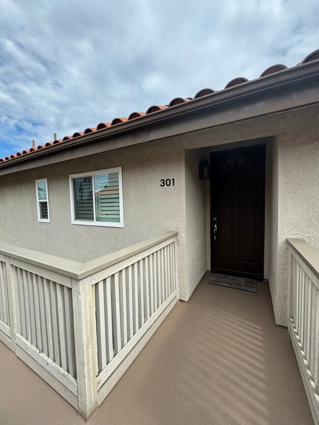 Top floor corner unit, single level - 1400 Pacific Coast Hwy
