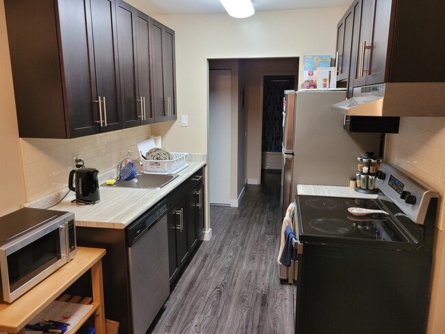 Building Photo - 261 Goulet St
