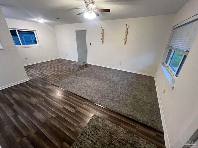 Building Photo - 7870 Castlegate Dr