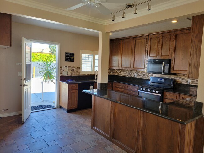 Kitchen - 339 W Riggin St