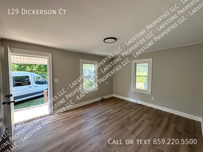 Foto del edificio - 129 Dickerson Ct