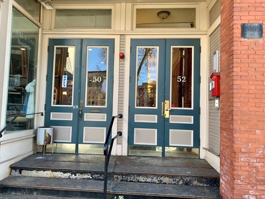 5258 Washington St Unit 2B, Haverhill, MA 01832 Condo for Rent in