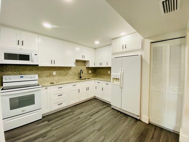 Building Photo - 6801 SW 147th Ave
