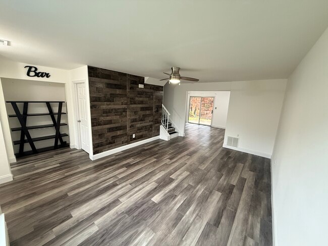 Foto del edificio - 2708 Falcon Ct