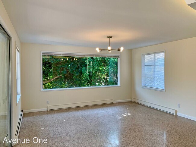 Building Photo - 3 br, 2.5 bath House - 5763 NE 56th St