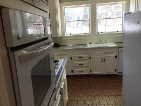 Building Photo - Two bedroom bungalow in Midwood