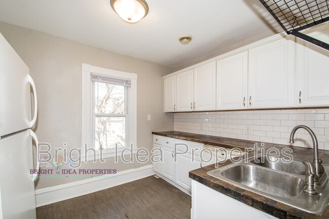 Foto del edificio - 3322 Clinton Ave