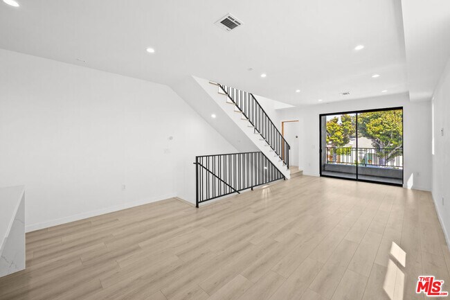 Foto del edificio - 2123 Cloverdale Ave