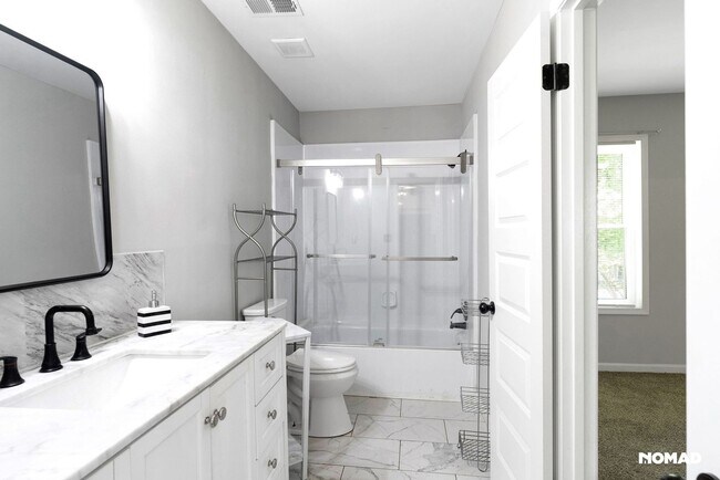 Foto del edificio - Charming 2BR Duplex in Stone Mountain