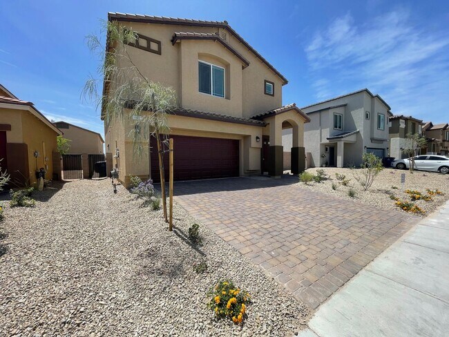 Building Photo - GATED 5 BED 3 BATH 2 CAR GARAGE w/ 1 BED &...