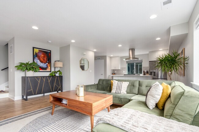 Foto del edificio - 4925 Lowell Blvd