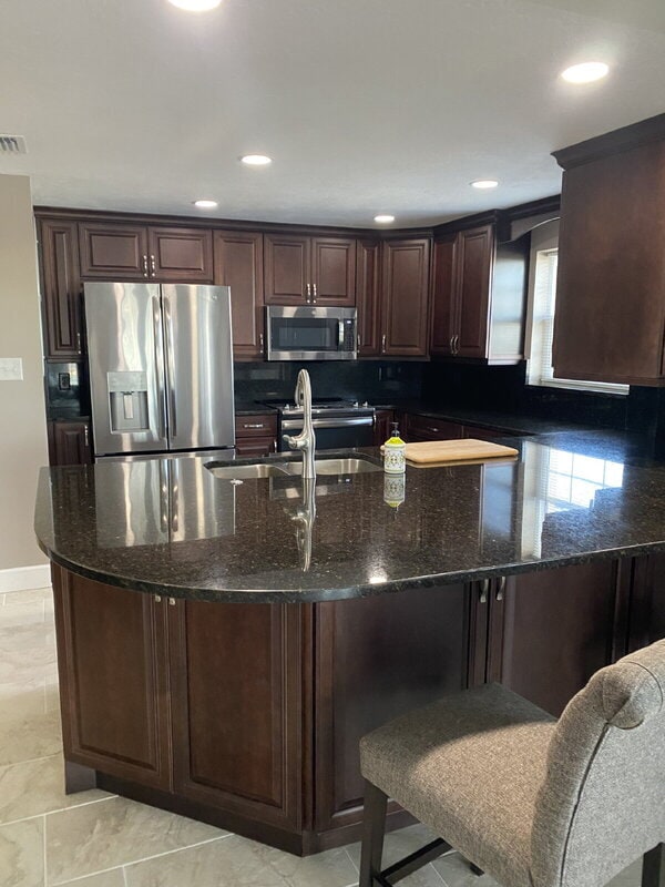 Building Photo - 404 S Beach St