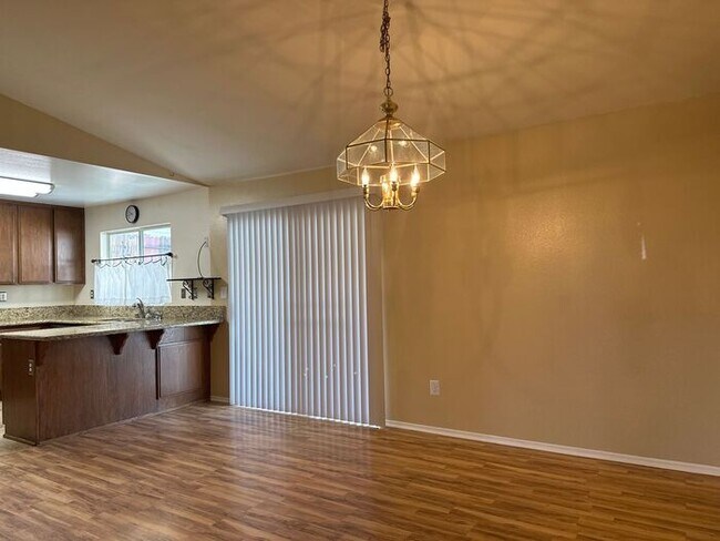 Foto del edificio - Imagine coming home to this hidden rare spacious find right off of a cul-de-sac