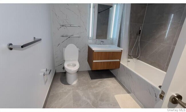 Building Photo - 136-18 Maple Ave