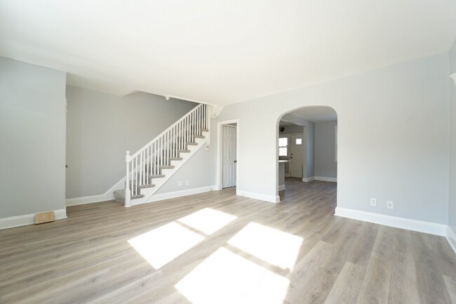 Building Photo - 809 Braeside Rd