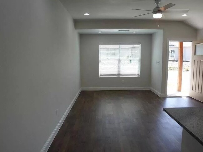 Building Photo - 810 N Broughton St