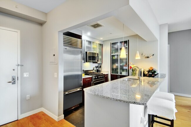 Building Photo - 2BR/2BA Deluxe Chelsea Penthouse