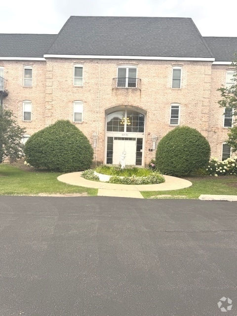 Building Photo - 5201 Carriage Way Dr
