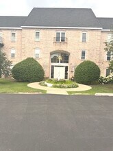 Building Photo - 5201 Carriage Way Dr