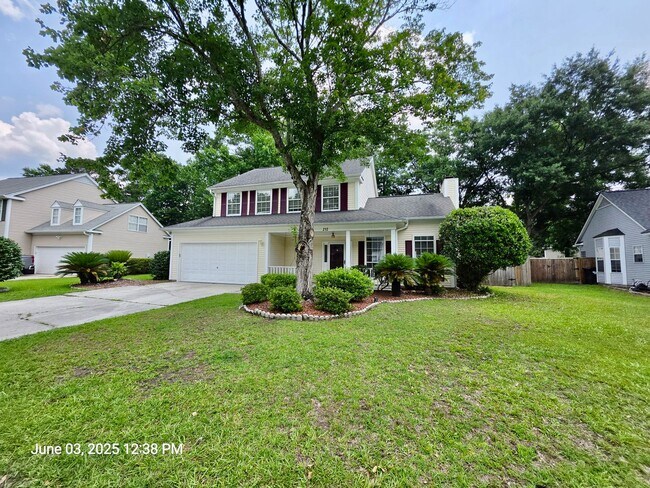 Building Photo - Thoughtfully updated 3 bedroom in Summervi...
