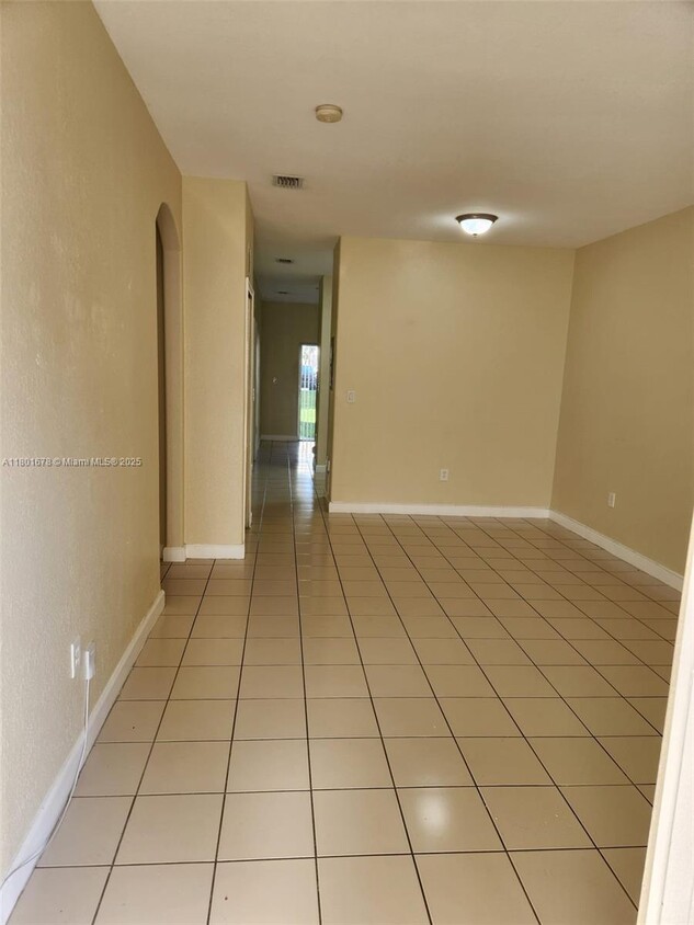 Primary Photo - 1539 SE 27th St