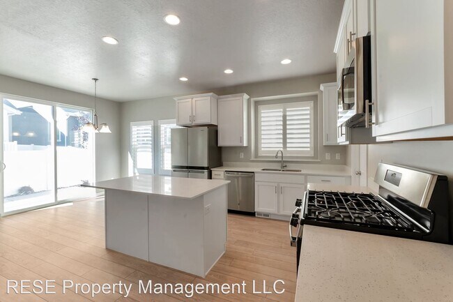 Building Photo - 2 br, 2 bath House - 2389 N 4000 W