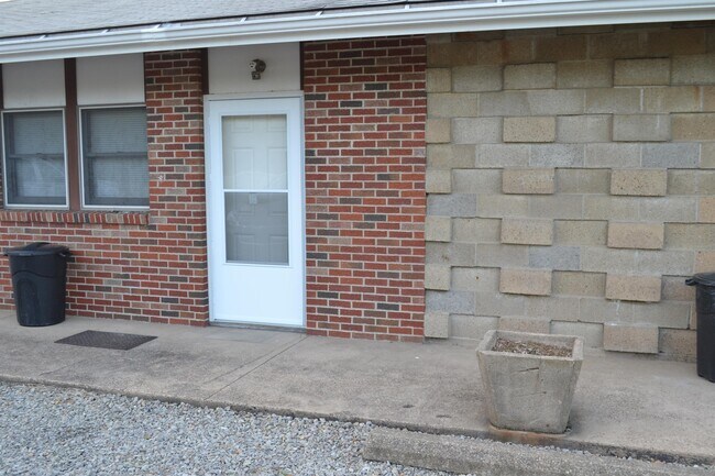 Building Photo - 4297 7th Street Rd