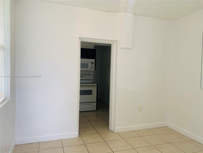 Foto del edificio - 667 NE 86th St