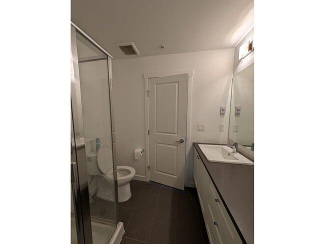 Building Photo - 15835-15885 409