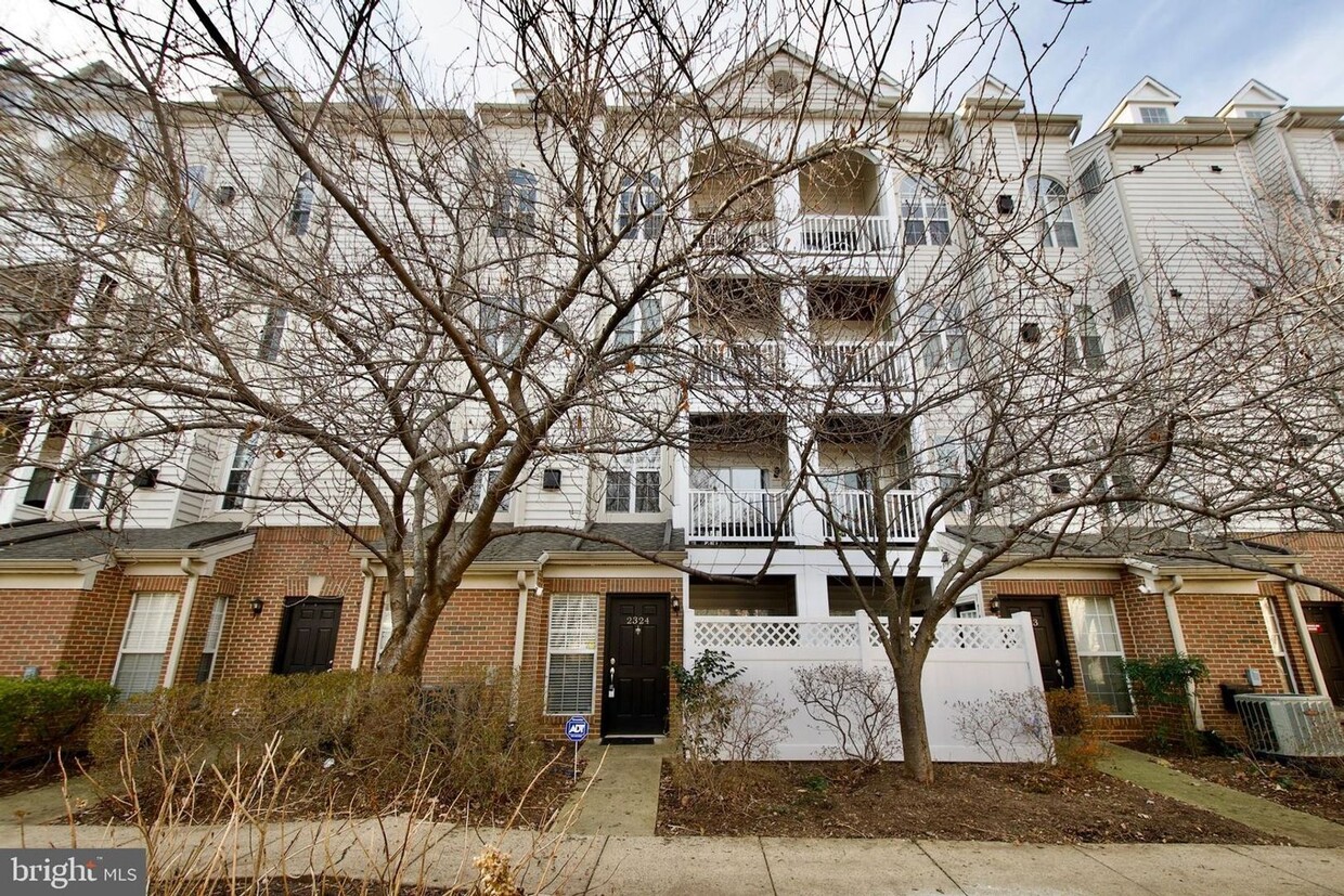 Photo - 2324 Henshaw Pl