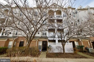 Building Photo - 2324 Henshaw Pl