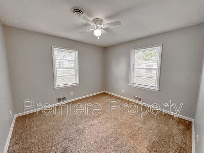 Foto del edificio - 4433 Sterling Ave