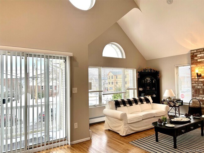 Foto del edificio - 259 Lincoln Blvd