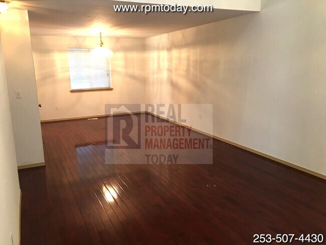 Foto del edificio - Wonderful 4 Bedroom with Large Covered Dec...