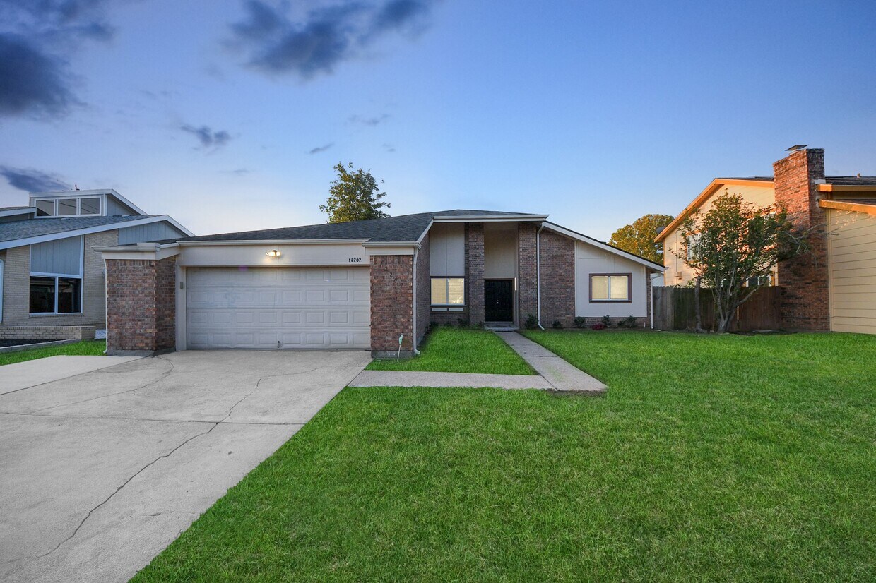 Foto principal - 12707 Corona Ln