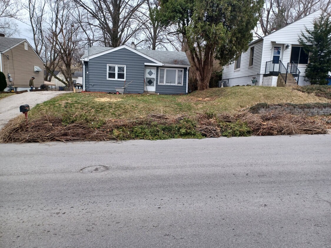 Primary Photo - 11042 Old Saint Charles Rd