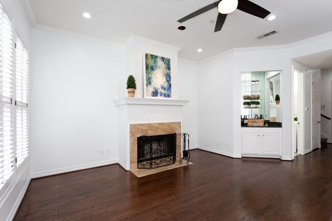 Building Photo - Gorgeous Mediterranean-style condo located...