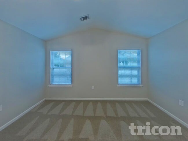 Building Photo - 2028 Stoney Pointe Cir