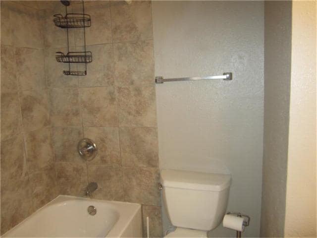 Foto del edificio - 17401 Red Oak Dr