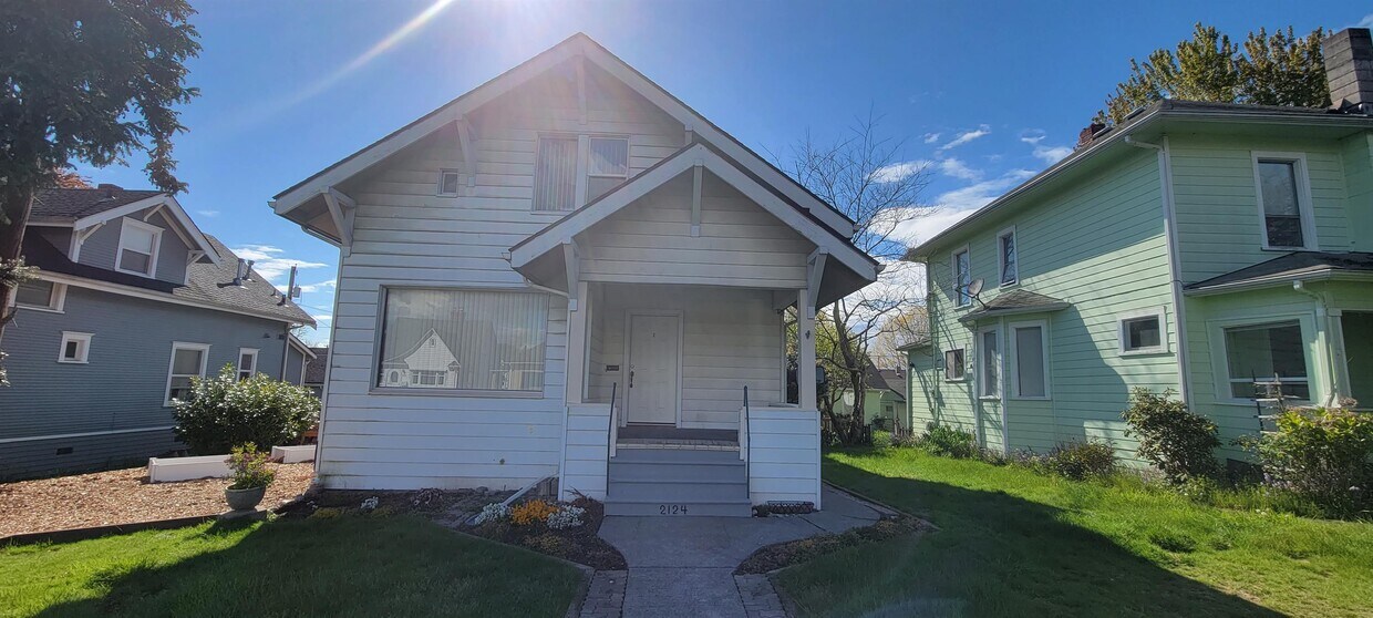 2124 Rainier Ave Unit 1, Everett, WA 98201 Apartment for Rent in