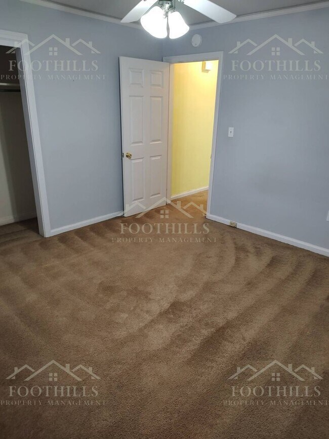 Foto del edificio - 2712 Cedar Ln