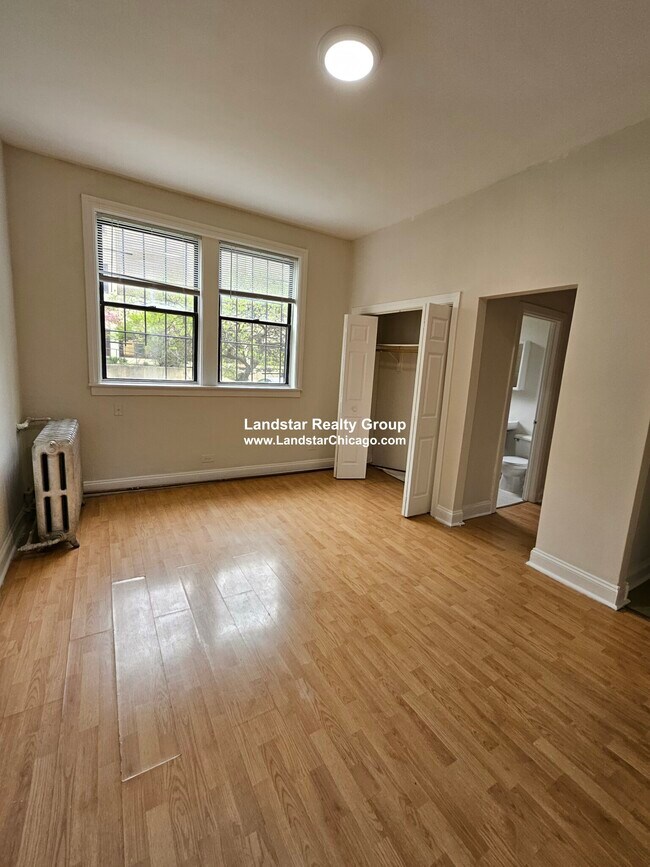 Building Photo - 839 W Sheridan Rd