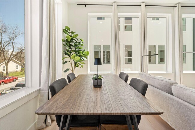 Foto del edificio - 2019 California Dr